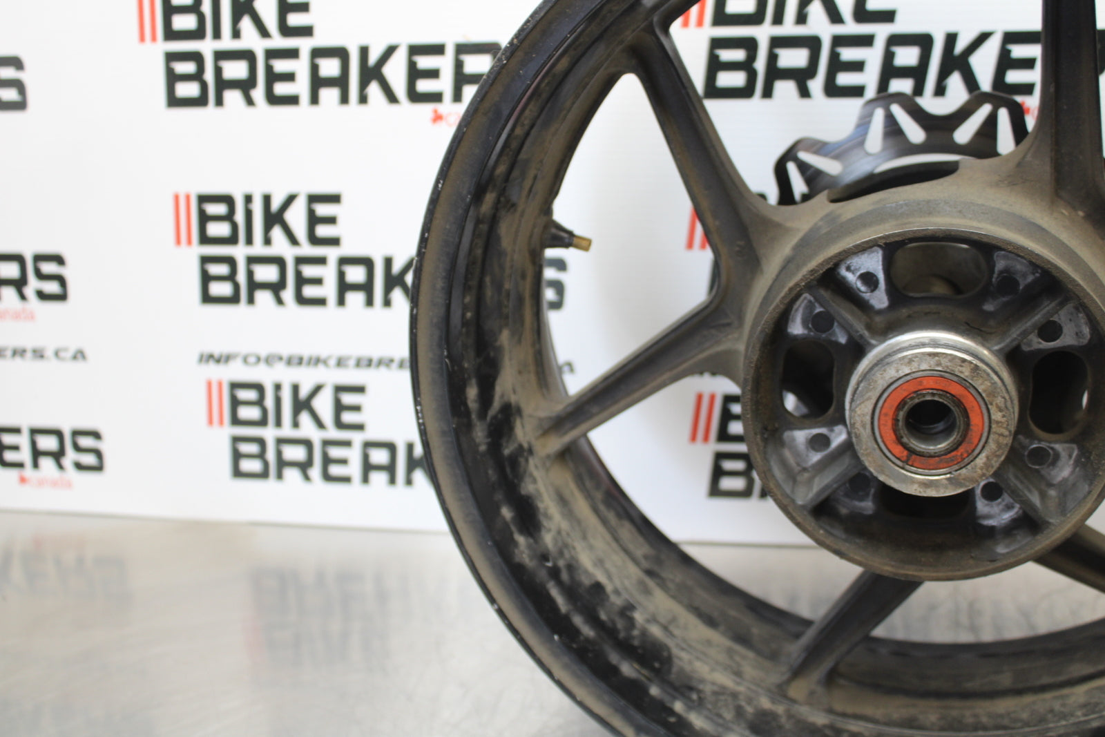 04-05 KAWASAKI NINJA ZX10R REAR WHEEL BACK RIM & ROTOR BB163