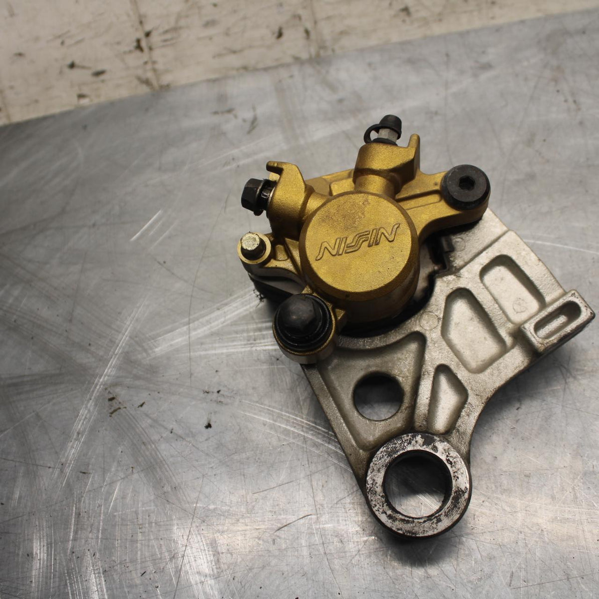 2003 Honda CBR600RR REAR BACK BRAKE CALIPER W MOUNT BRACKET 43150-MEE-006 BB511