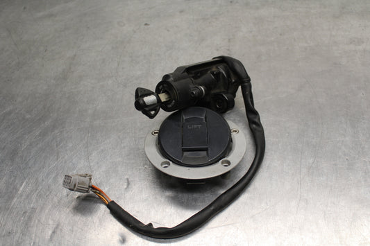 09 SUZUKI GSXR600 IGNITION LOCK KEY SET W/ GAS CAP BB759