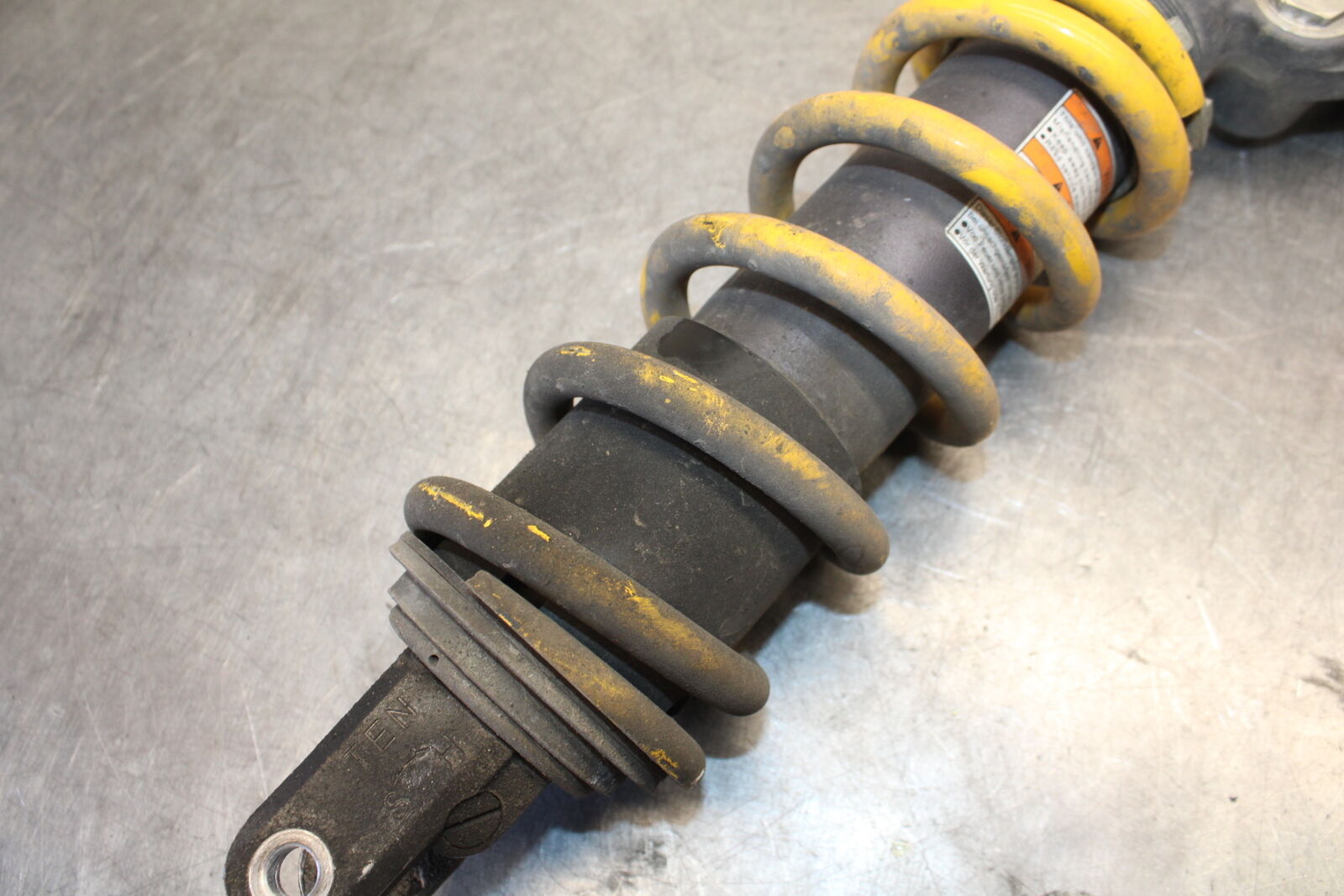 04 SUZUKI GSXR600 REAR BACK SHOCK ABSORBER SUSPENSION 62100-29G10-163  BB676