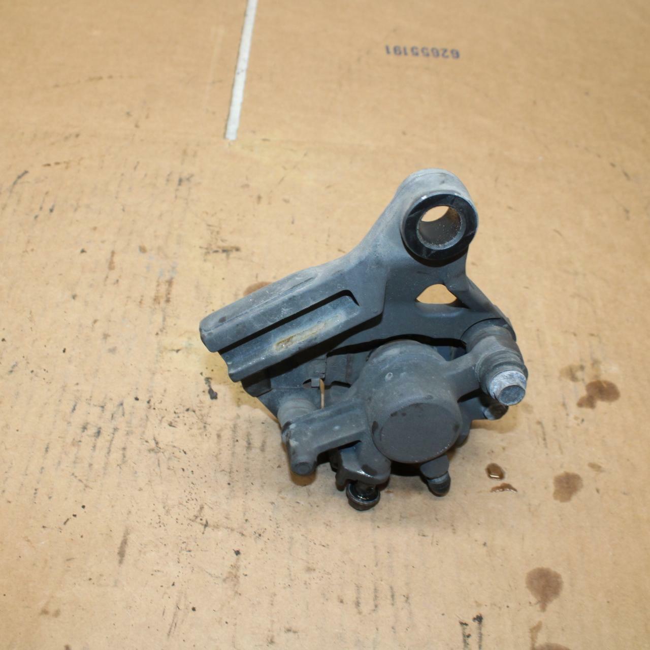 15-17 YAMAHA YZF R3 REAR BACK BRAKE CALIPER W MOUNT BRACKET BB380