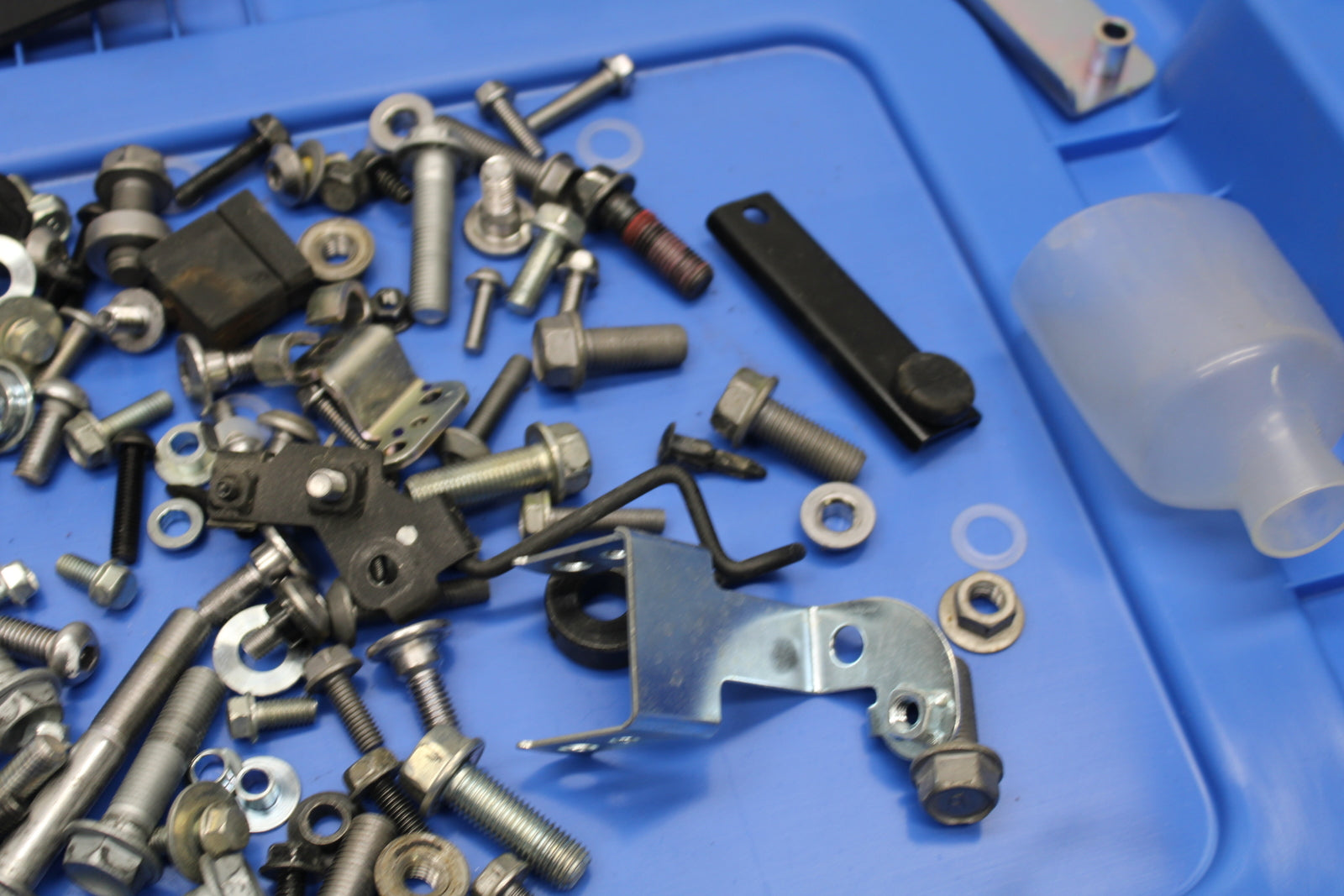 24 KAWASAKI NINJA 500 ABS MOUNTING BOLTS HARDWARE MOTOR SCREWS BB730