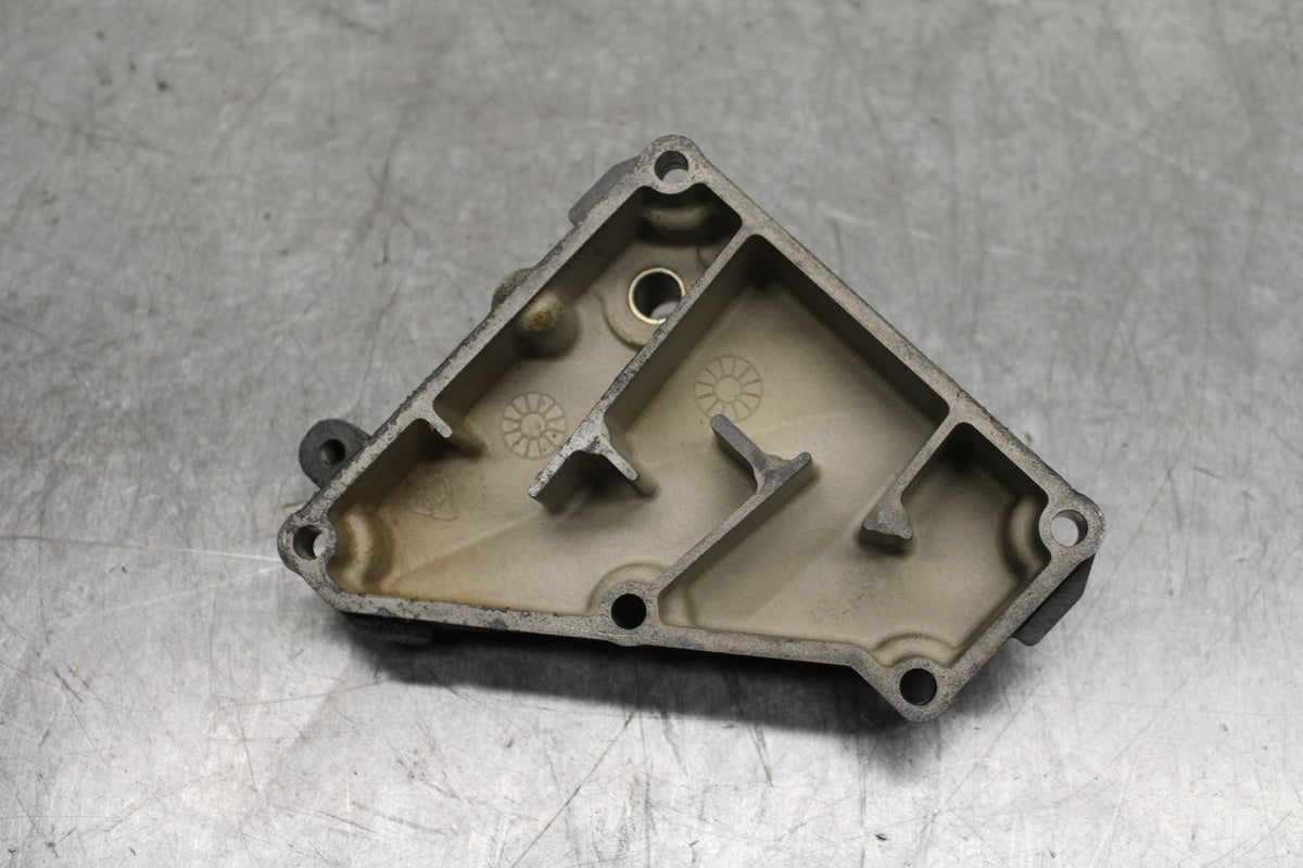 06 YAMAHA YZF R6 ENGINE MOTOR CRANK CASE VENT COVER BB716