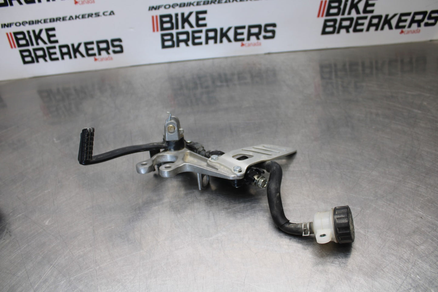 11-22 SUZUKI GSXR 600  RIGHT REARSET REAR SET DRIVER FOOT PEG REST STOP BB193