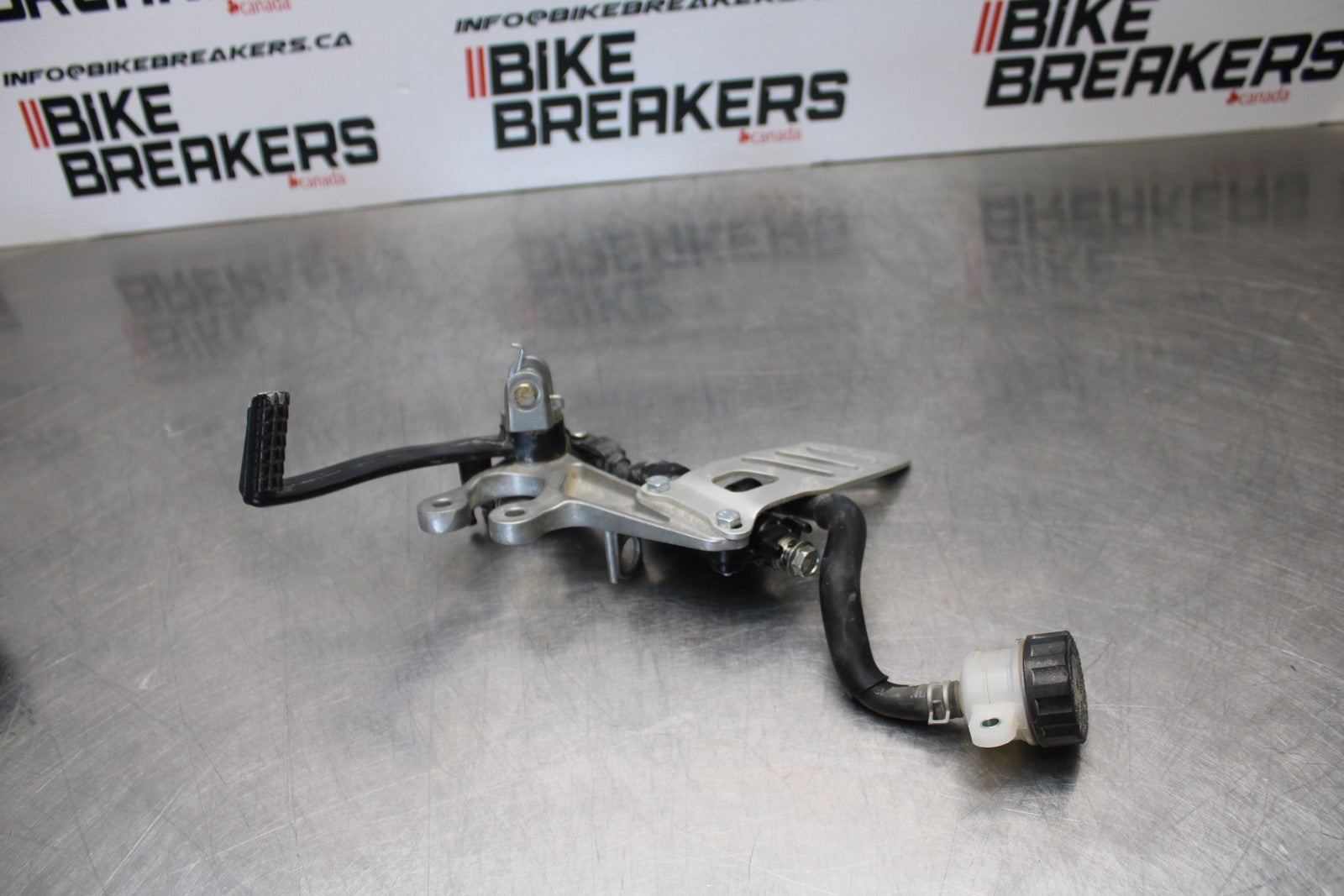 11-22 SUZUKI GSXR 600  RIGHT REARSET REAR SET DRIVER FOOT PEG REST STOP BB193