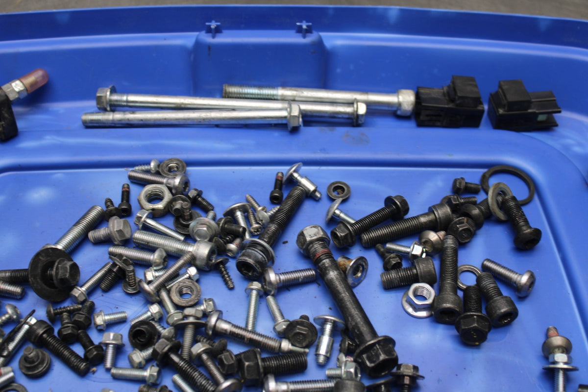 23 YAMAHA YZF R3 MOUNTING BOLTS HARDWARE MOTOR SCREWS BB806