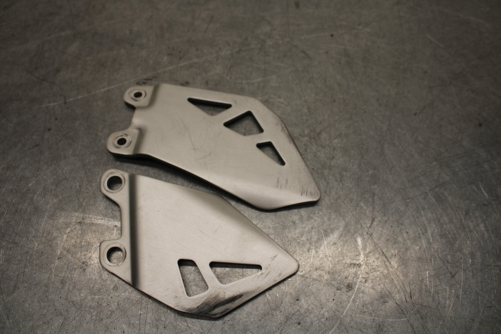 16 KAWASAKI NINJA ZX10R RIGHT LEFT PAIR HEEL GUARD COVER  BB650