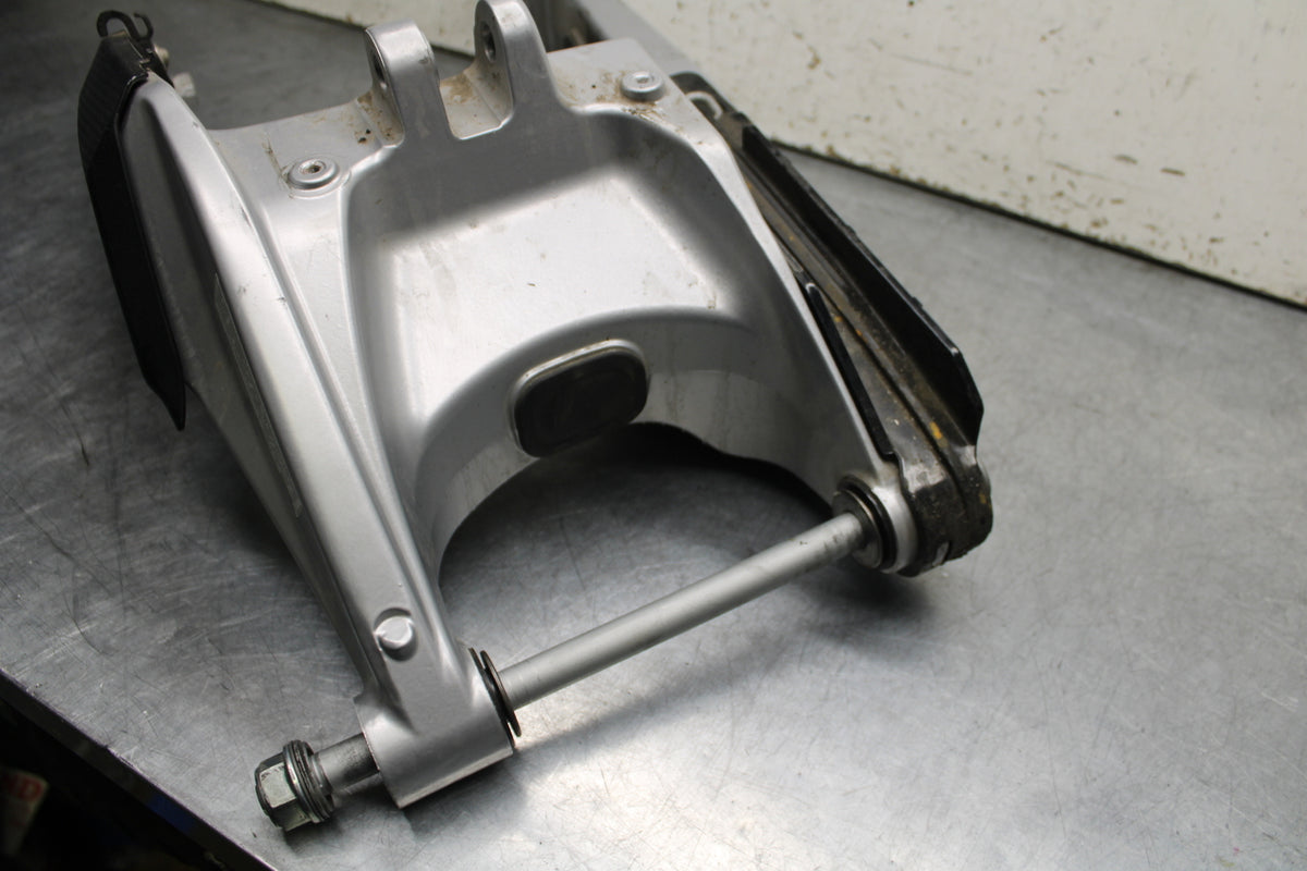 21-24 APRILIA TUONO 660 FACTORY REAR SWINGARM BACK SUSPENSION SWING ARM BB733