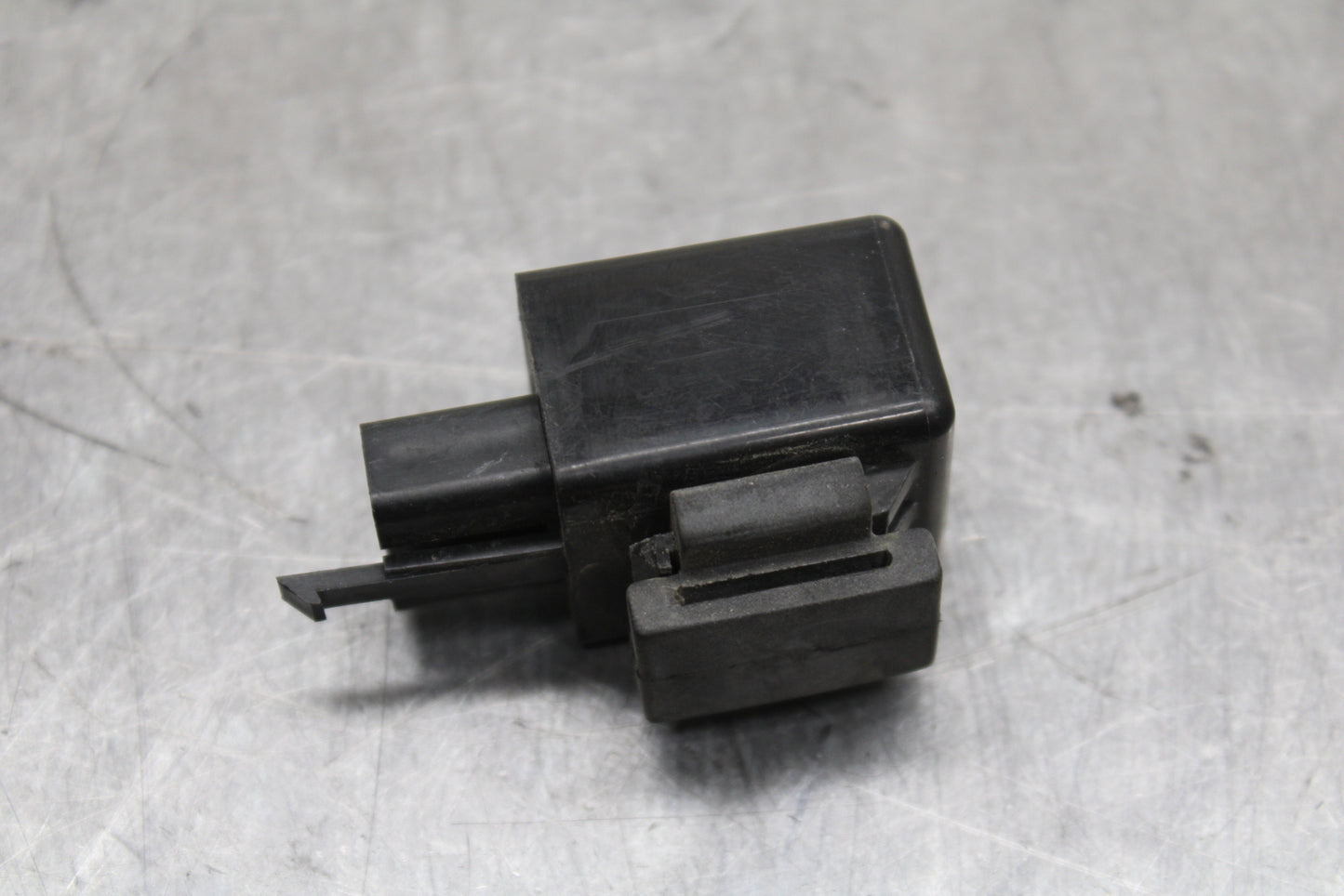 03-05 YAMAHA YZF R6  TURN SIGNAL BLINKER RELAY FLASHER SWITCH BB132