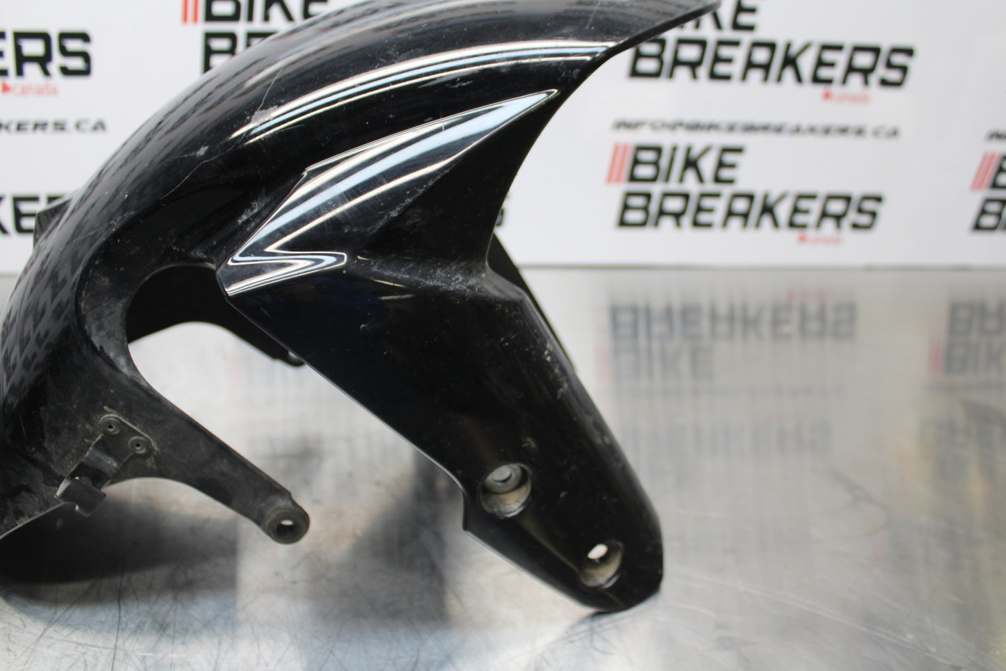 11 SUZUKI GSXR1000 FRONT WHEEL FENDER COWL FAIRING BB142
