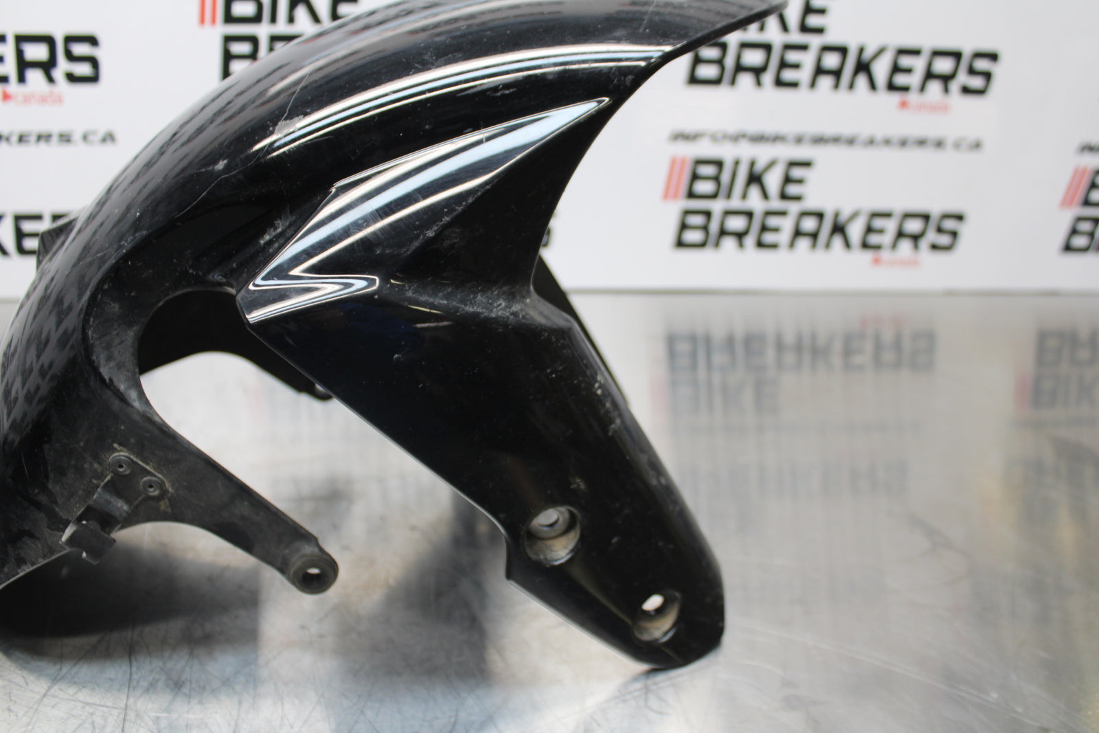 11 SUZUKI GSXR1000 FRONT WHEEL FENDER COWL FAIRING BB142