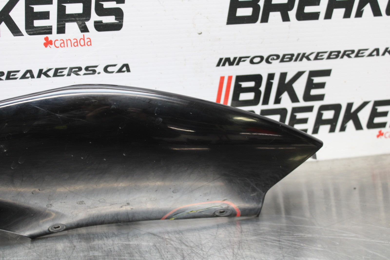 06-07 SUZUKI GSXR 600 LEFT REAR BACK TAIL FAIRING COWL SHROUD BB178