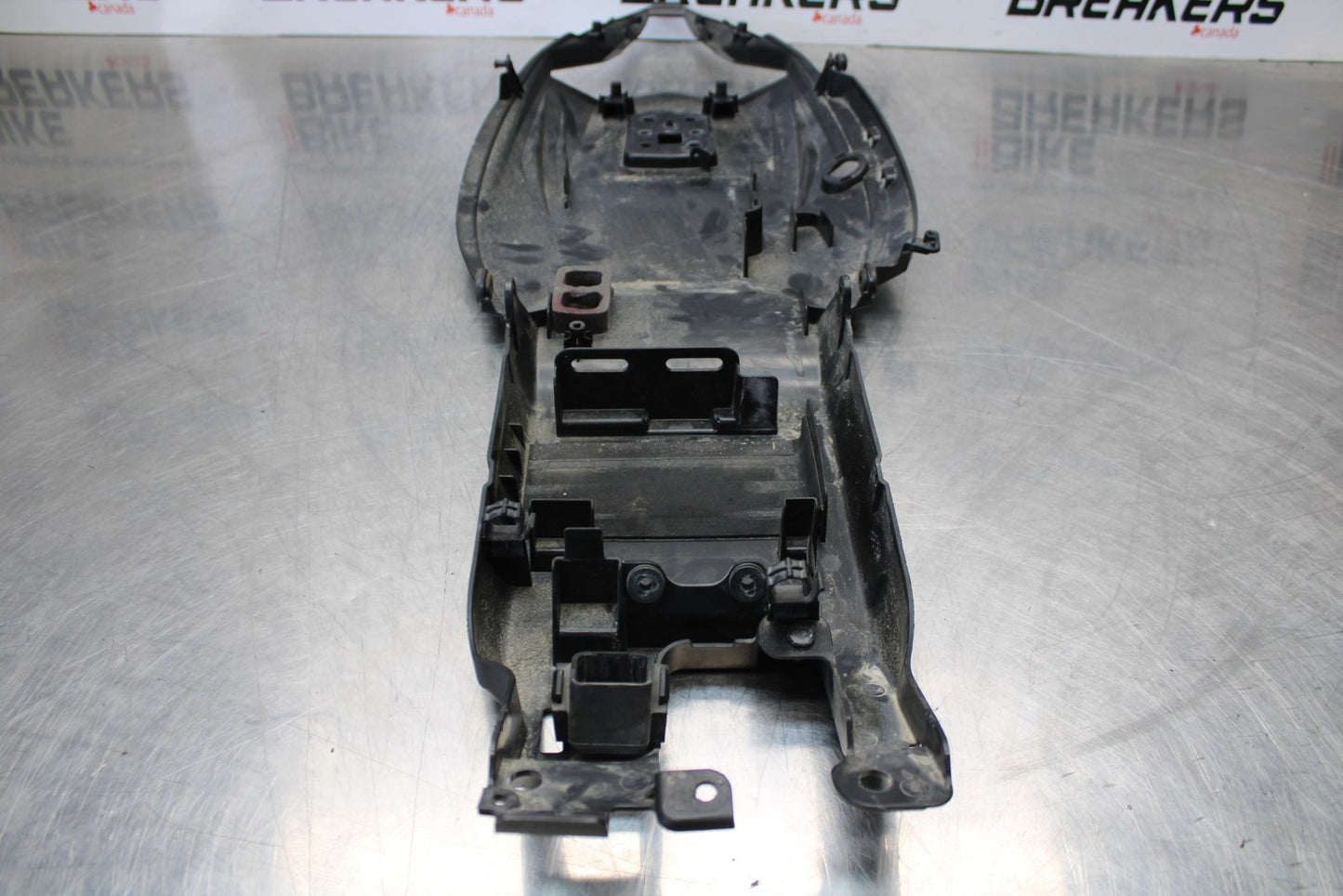 21-23 KAWASAKI NINJA ZX6R REAR BACK TAIL UNDERTAIL BATTERY TRAY PLASTIC BB179