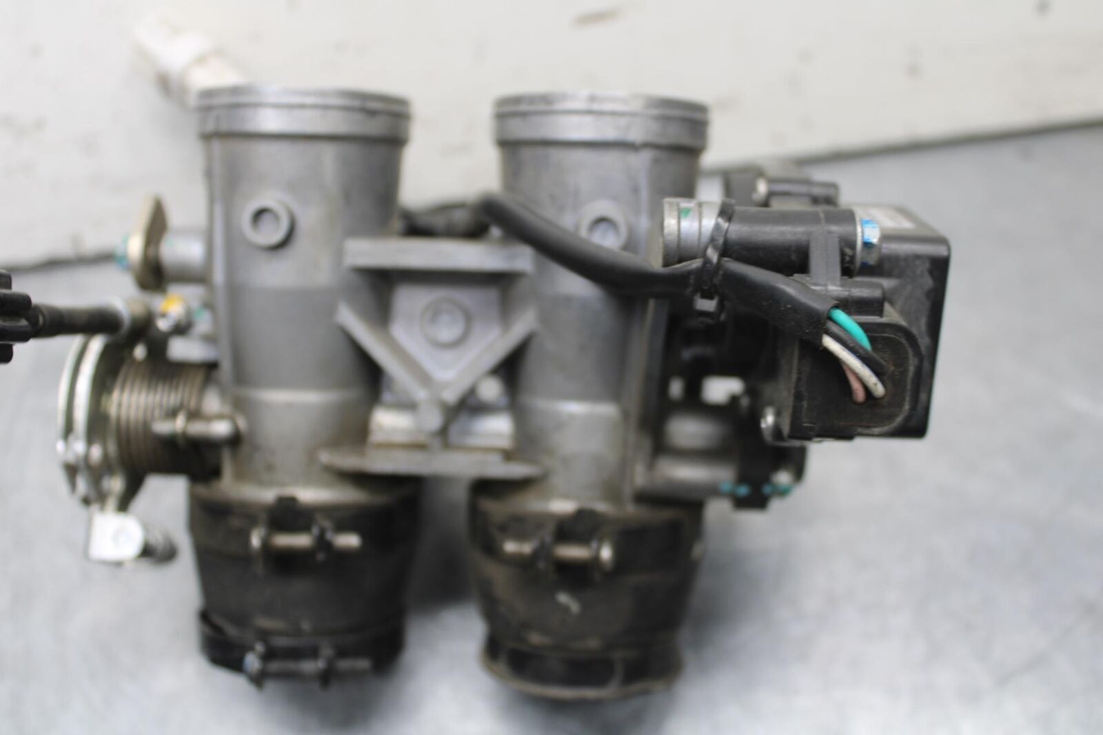 15-16 KAWASAKI EX300 MAIN FUEL INJECTORS / THROTTLE BODIES BB635