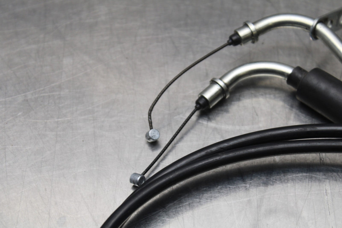 20-25 SUZUKI GSXR750 THROTTLE CABLES LINES BB810