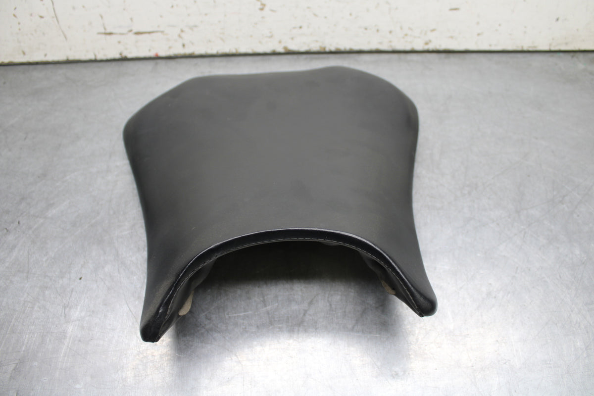 05-06 HONDA CBR600RR FRONT DRIVERS SEAT PAD SADDLE PILLION BB727
