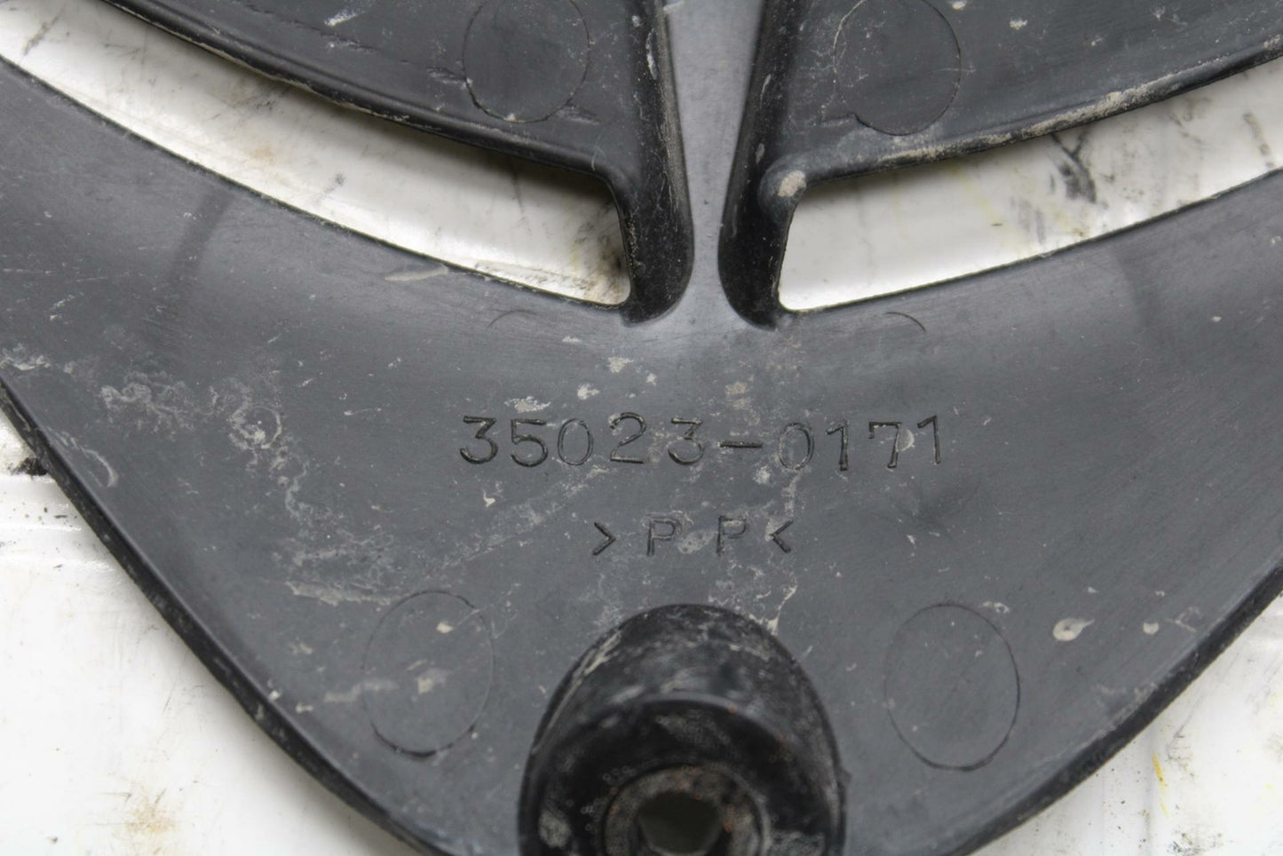 19-20 KAWASAKI NINJA ZX6R ZX636 REAR BACK WHEEL TIRE HUGGER FENDER BB407