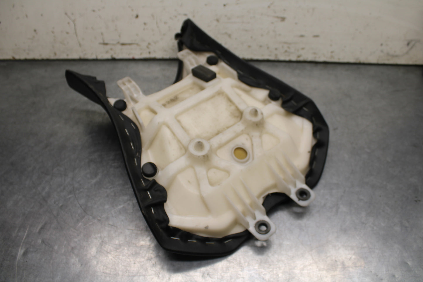 12-13 KAWASAKI Z1000 FRONT DRIVERS SEAT PAD SADDLE PILLION BB743