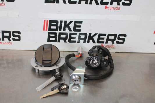 11-26 SUZUKI GSXR750 NEW TAKE OFF IGNITION LOCK KEY SET GAS CAP SEAT LOCK BB882