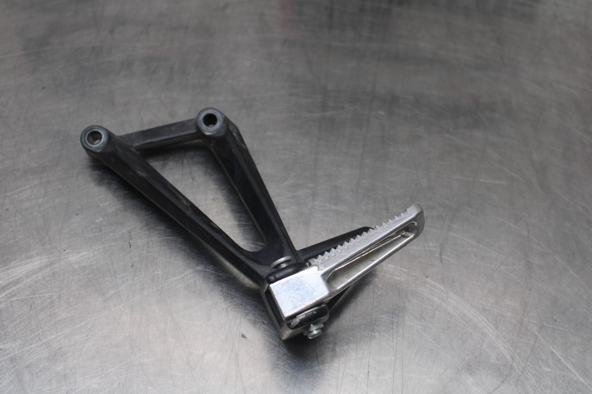 17-18 YAMAHA YZF R3 LEFT REAR BACK PASSENGER PEG BB788