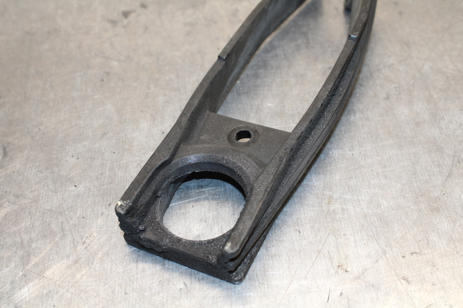 08-10 SUZUKI GSXR 600 SWINGARM CHAIN BUFFER SLIDER GUIDE BB130