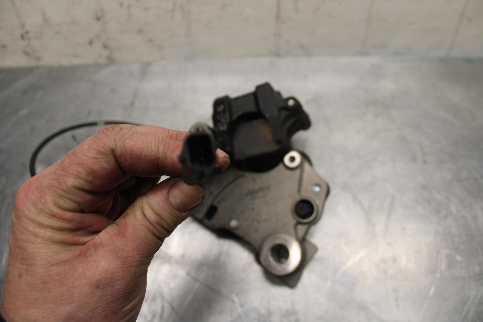 17-23 SUZUKI GSXR 250 GSX250RL8 REAR BACK BRAKE CALIPER W MOUNT BRACKET BB490