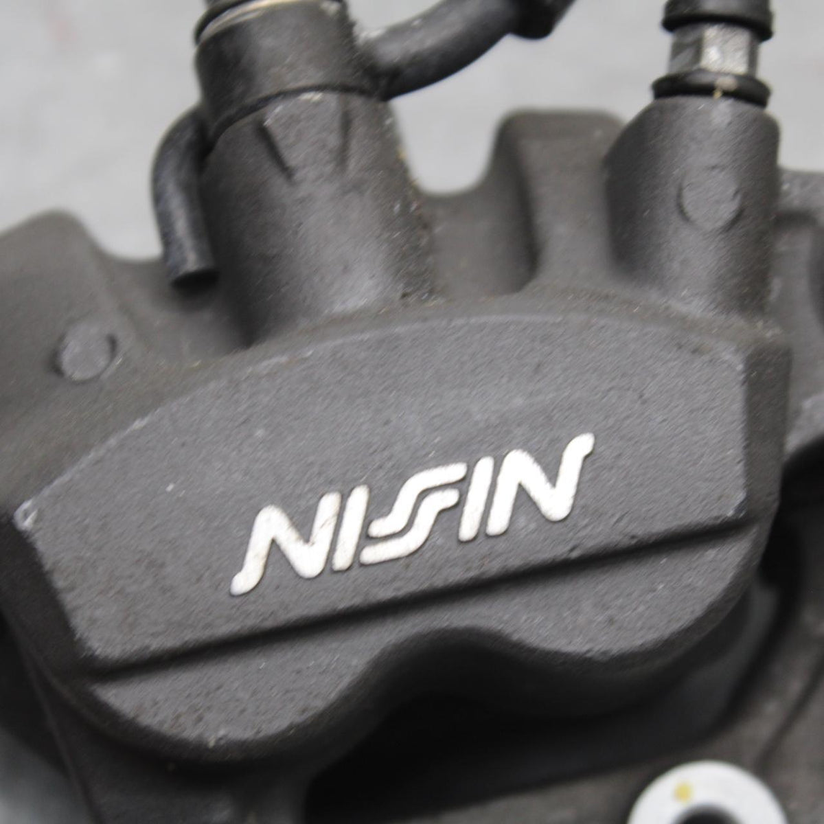 15-18 HONDA CB300FA FRONT BRAKE CALIPER WITH MOUNT BRACKET BB646