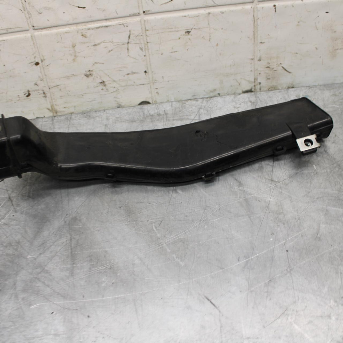 21 HUSQVARNA VITPILEN 401 RAM AIR INTAKE TUBE DUCT BB467