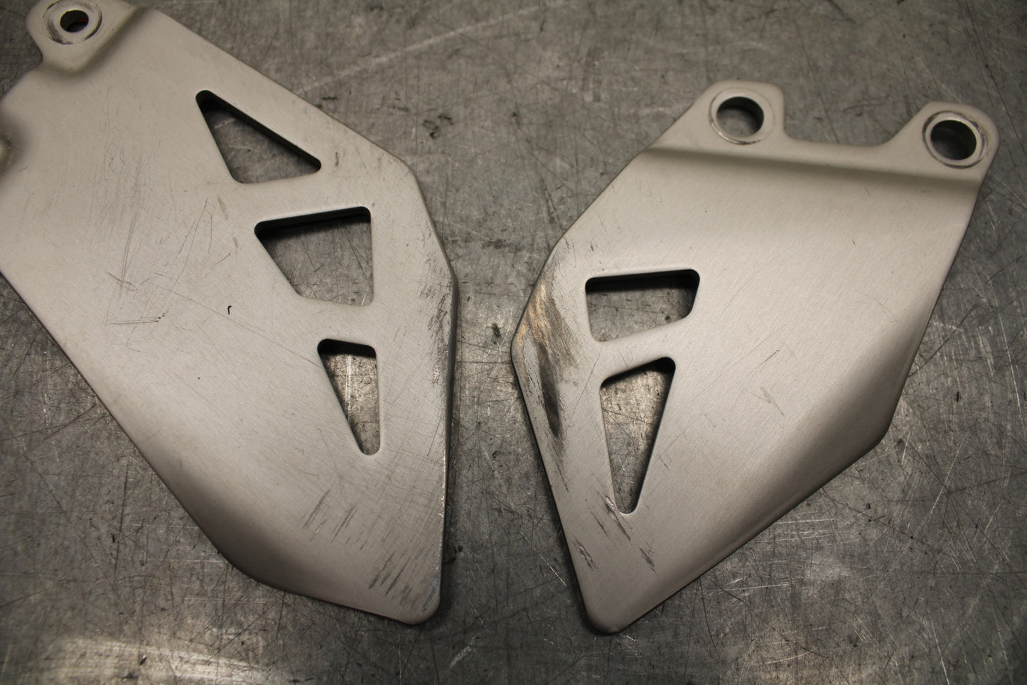 16 KAWASAKI NINJA ZX10R RIGHT LEFT PAIR HEEL GUARD COVER  BB650