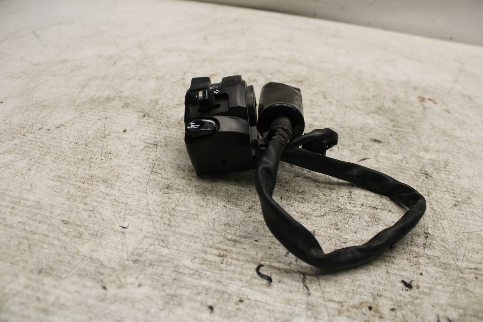 12-13 KAWASAKI EX300 NINJA LEFT CLIP ON HANDLE HORN SIGNALS SWITCH BB373