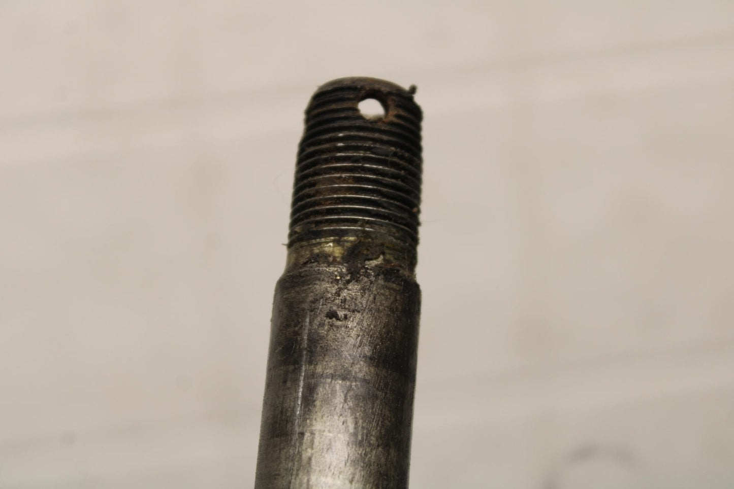 2006 Kawasaki Vulcan 900 VN900B Classic REAR AXLE BACK WHEEL PIVOT BOLT  BB585