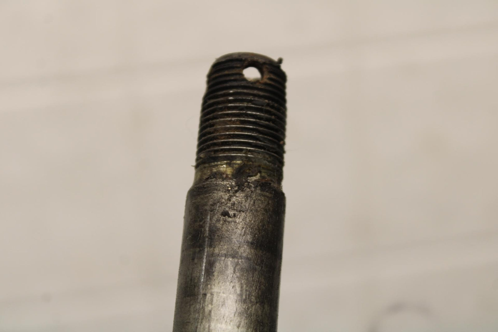 2006 Kawasaki Vulcan 900 VN900B Classic REAR AXLE BACK WHEEL PIVOT BOLT  BB585