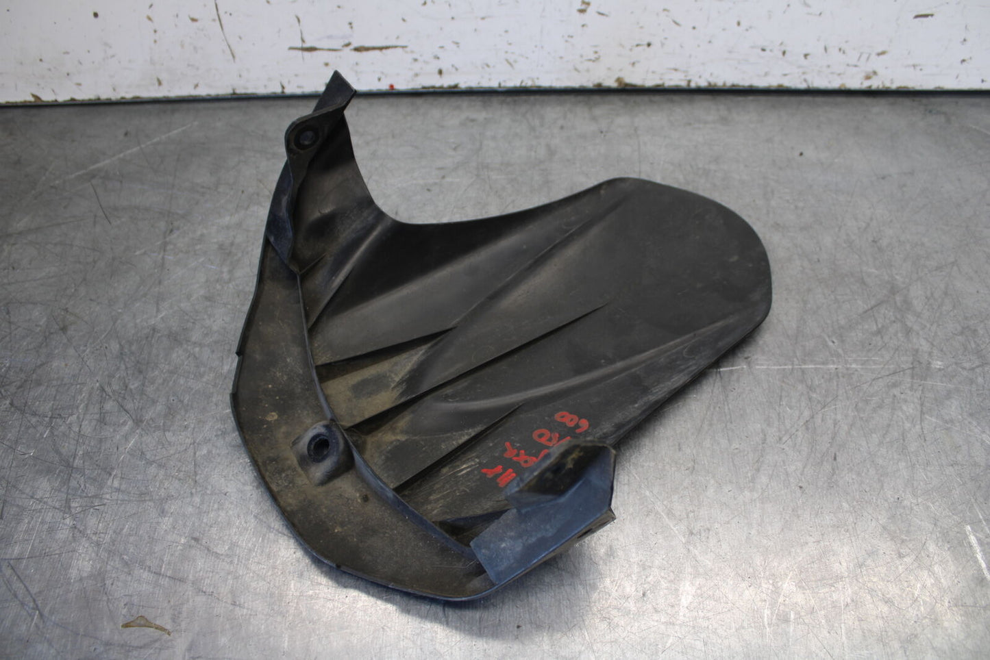 11-24 SUZUKI GSXR  600 750 REAR BACK WHEEL TIRE HUGGER FENDER BB95