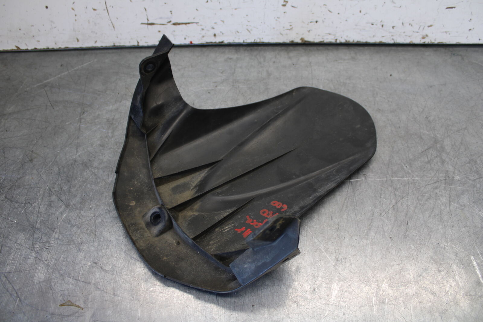 11-24 SUZUKI GSXR  600 750 REAR BACK WHEEL TIRE HUGGER FENDER BB95