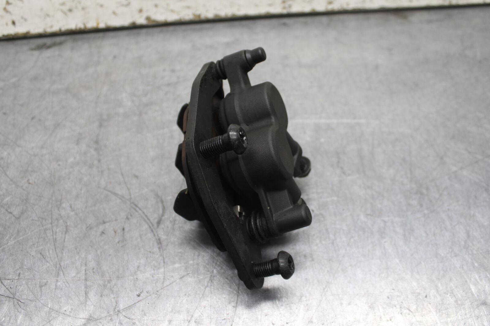 15-17 YAMAHA YZF R3 RIGHT FRONT BRAKE CALIPER BB111