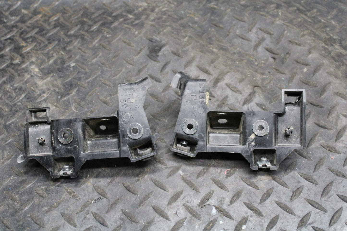 08-16 YAMAHA YZF R6 FAIRING MOUNTING SUPPORT BRACKET MOUNT BB209