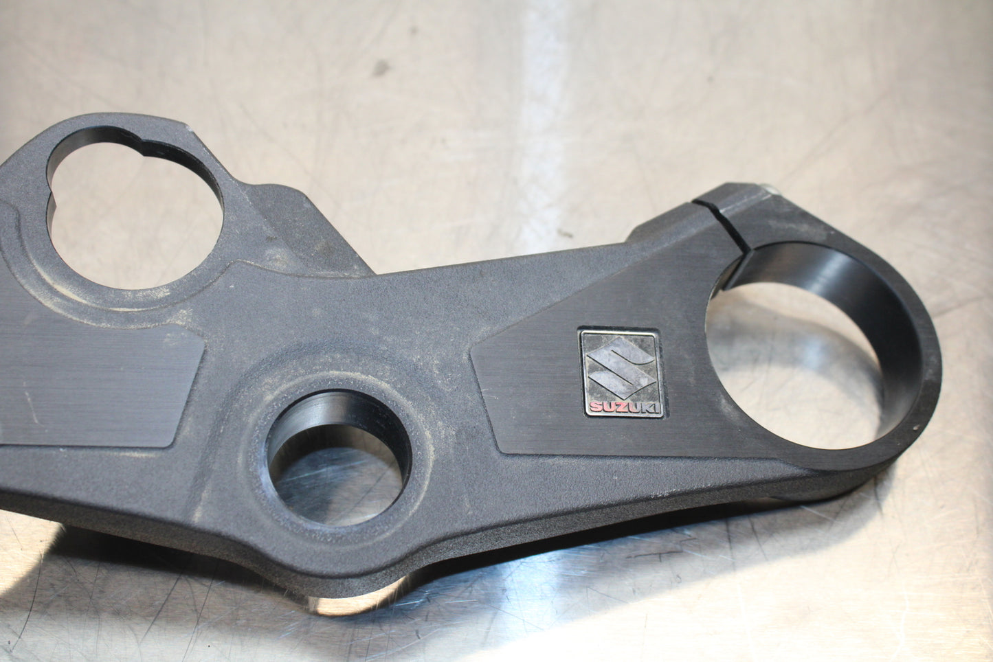11 SUZUKI GSXR1000 FORKS UPPER TRIPLE TREE CLAMP BB142