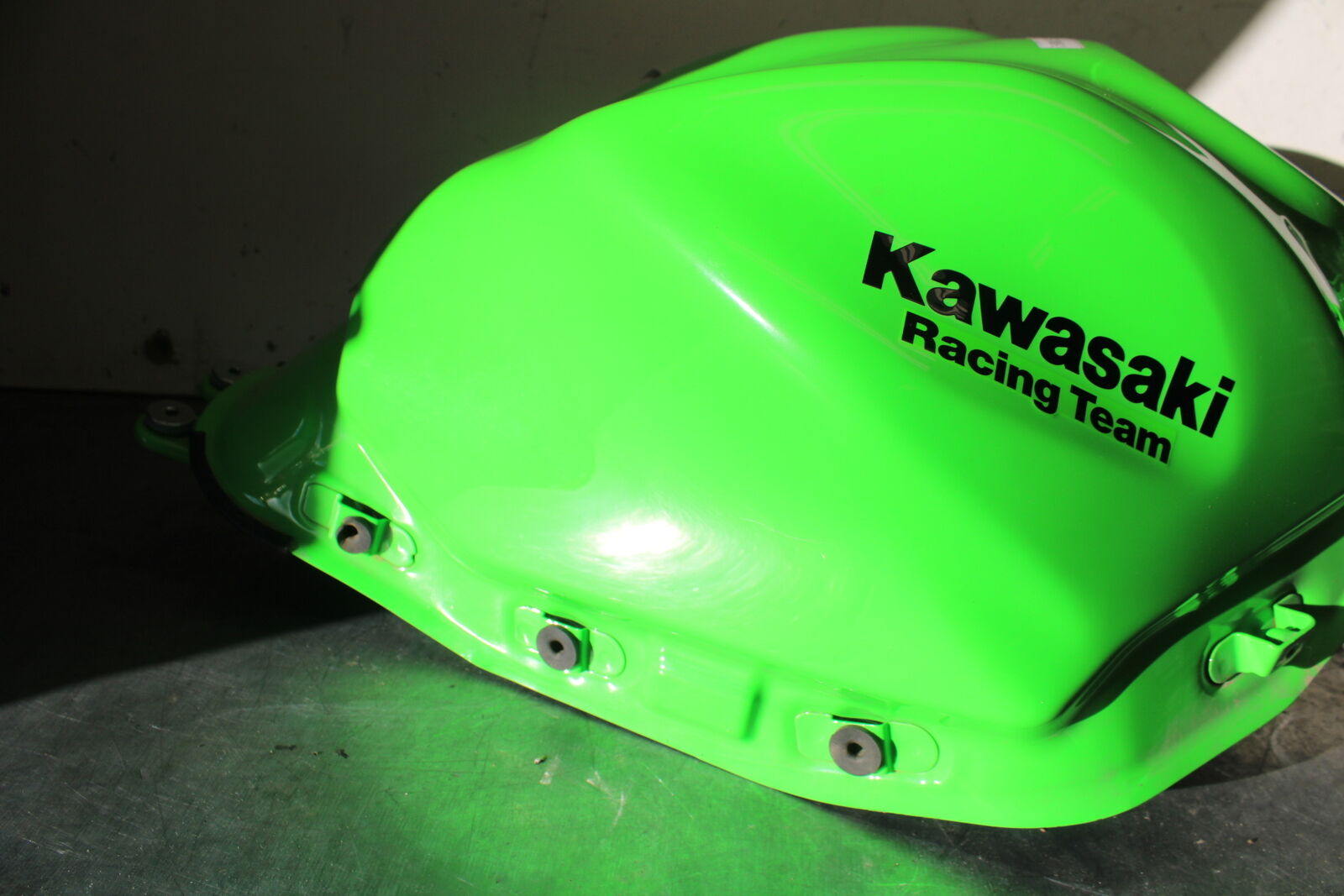 18-24 KAWASAKI NINJA 650 GAS TANK FUEL CELL PETROL RESERVOIR BB725