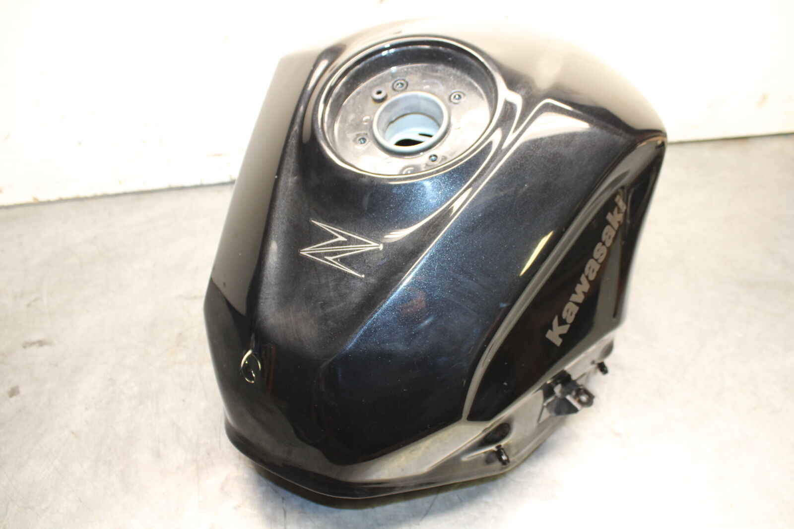 19-22 KAWASAKI Z400 GAS TANK FUEL CELL PETROL RESERVOIR BB738