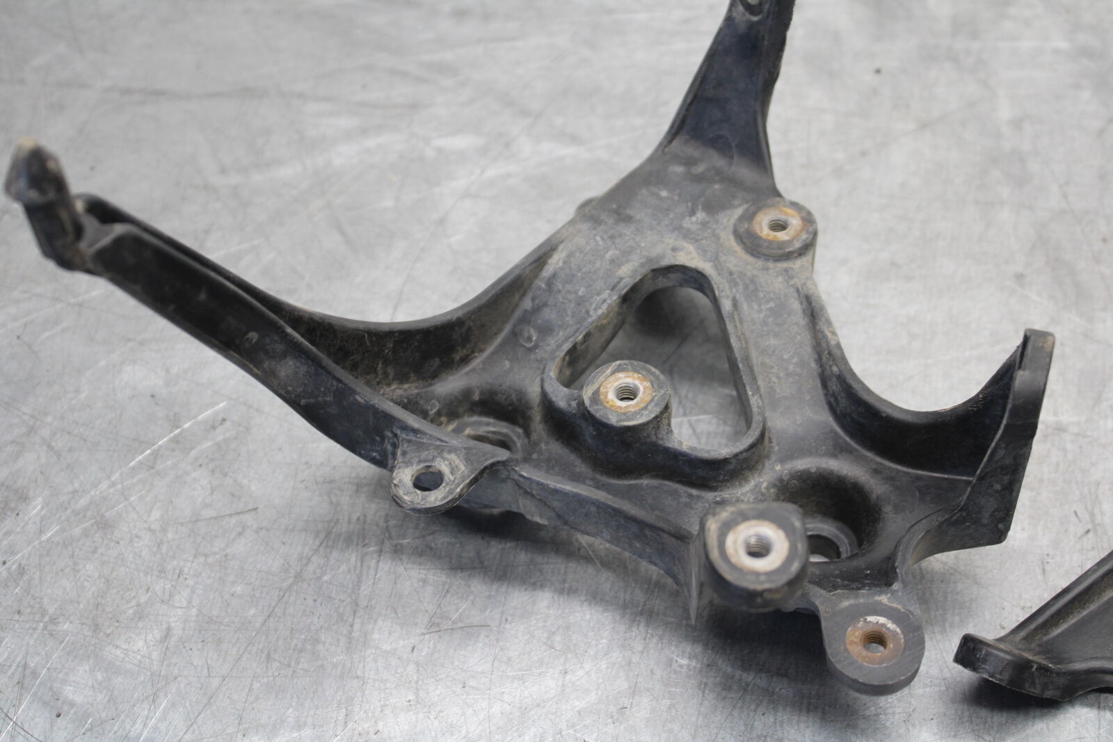 09-24 YAMAHA RAPTOR 700R FRONT FENDER LEFT RIGHT STAY BRACKETS BB654