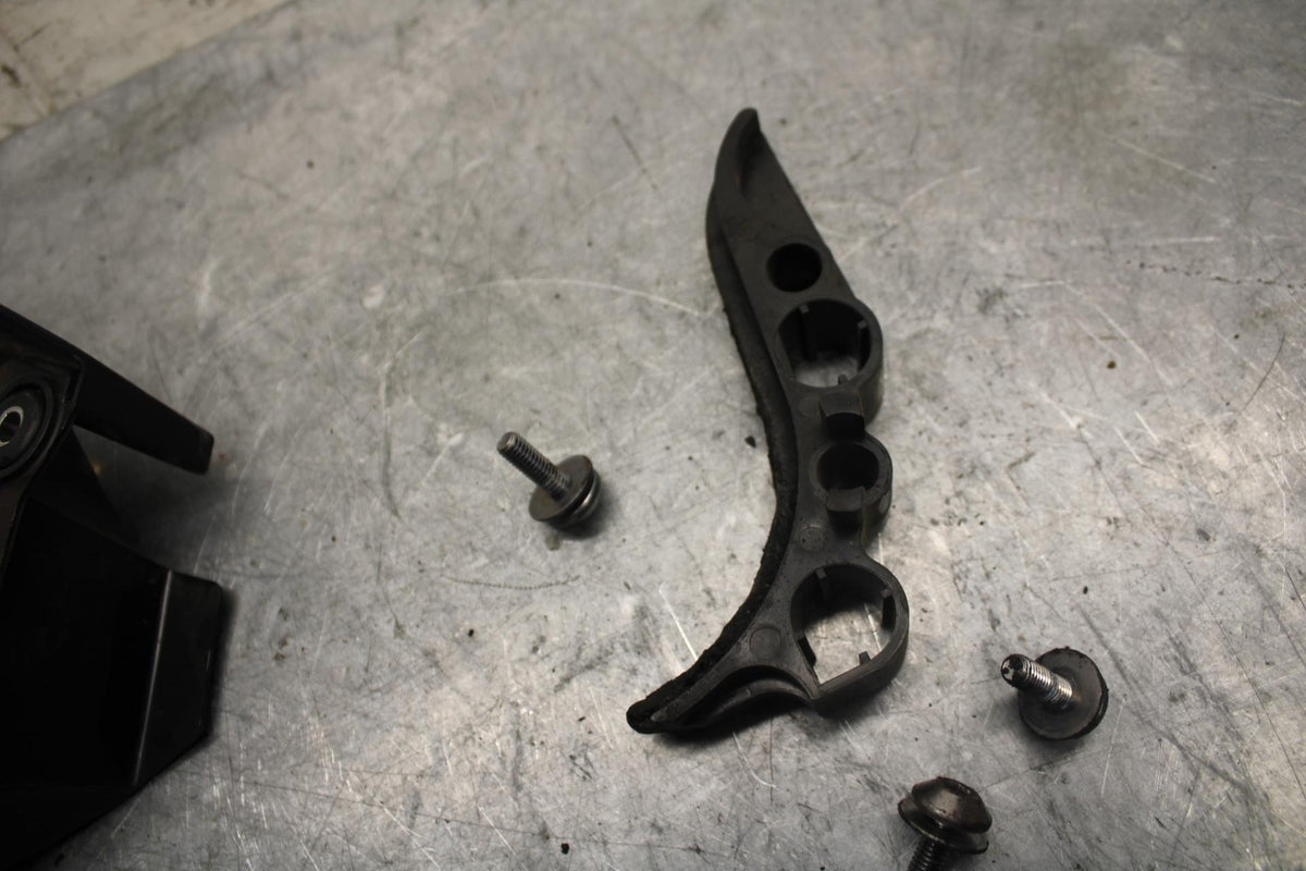 2015 Yamaha FJ09 ENGINE SPROCKET COVER BB41