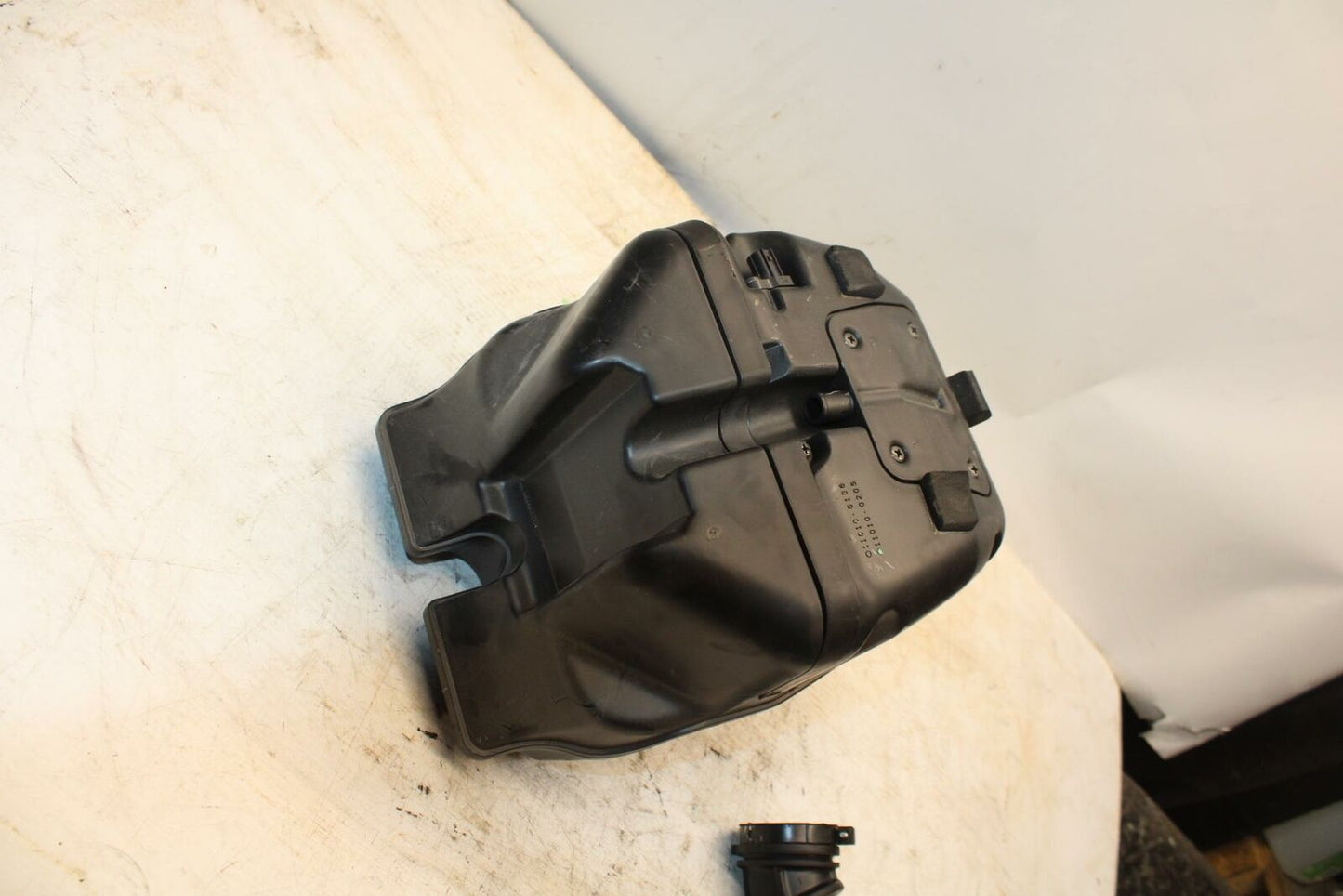 11-12 KAWASAKI NINJA 400 EX400 C AIRBOX AIR INTAKE FILTER BOX BB358