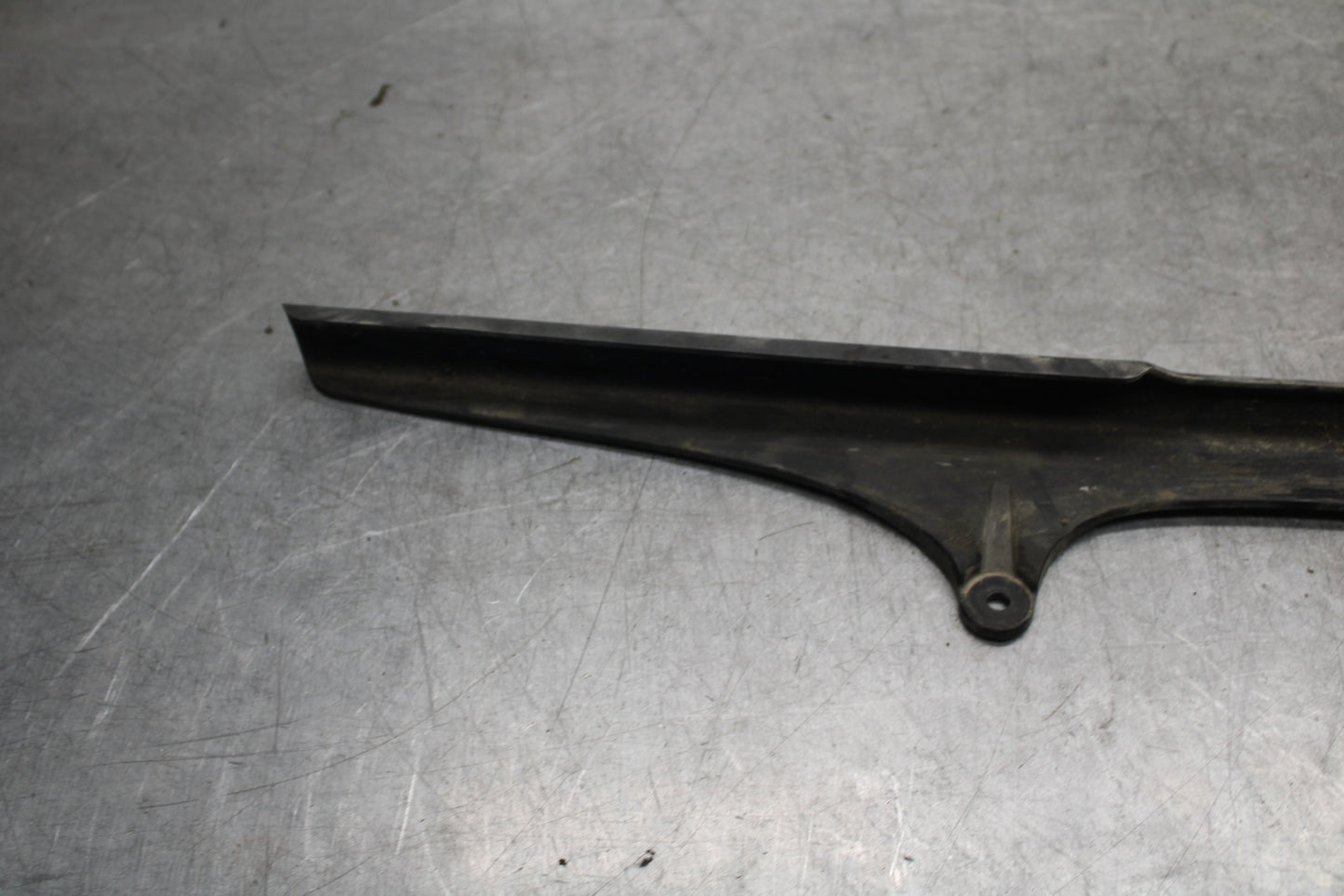 09-11 TRIUMPH DAYTONA 675 REAR BACK DRIVE CHAIN GUARD COVER SHIELD BB652