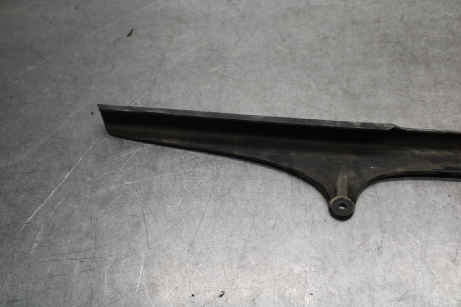09-11 TRIUMPH DAYTONA 675 REAR BACK DRIVE CHAIN GUARD COVER SHIELD BB652