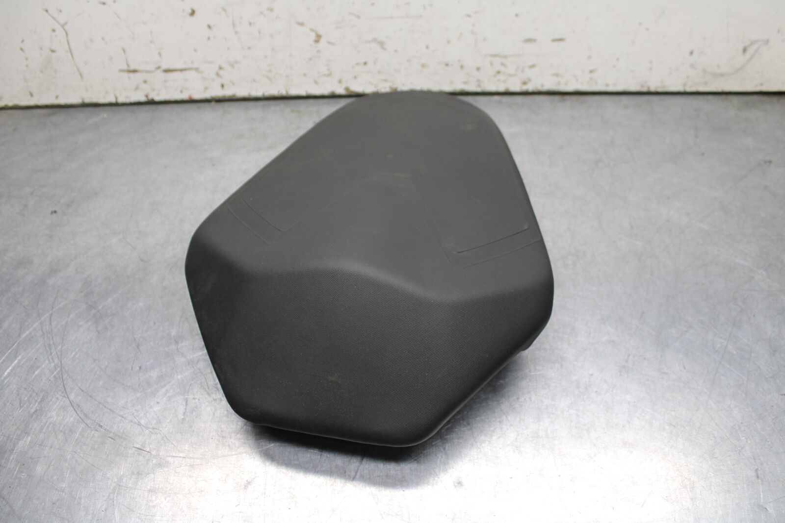 17-24 KTM 390 DUKE REAR BACK PASSENGER TANDEM SEAT PAD SADDLE PILLION BB734