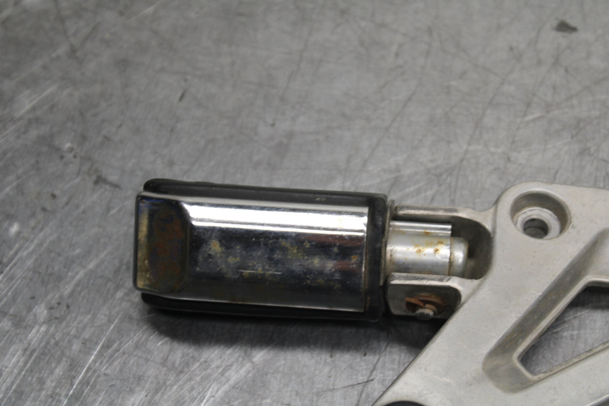 82-83 HONDA V45 MAGNA REAR PASSENGER FOOT STEP PEG BB107