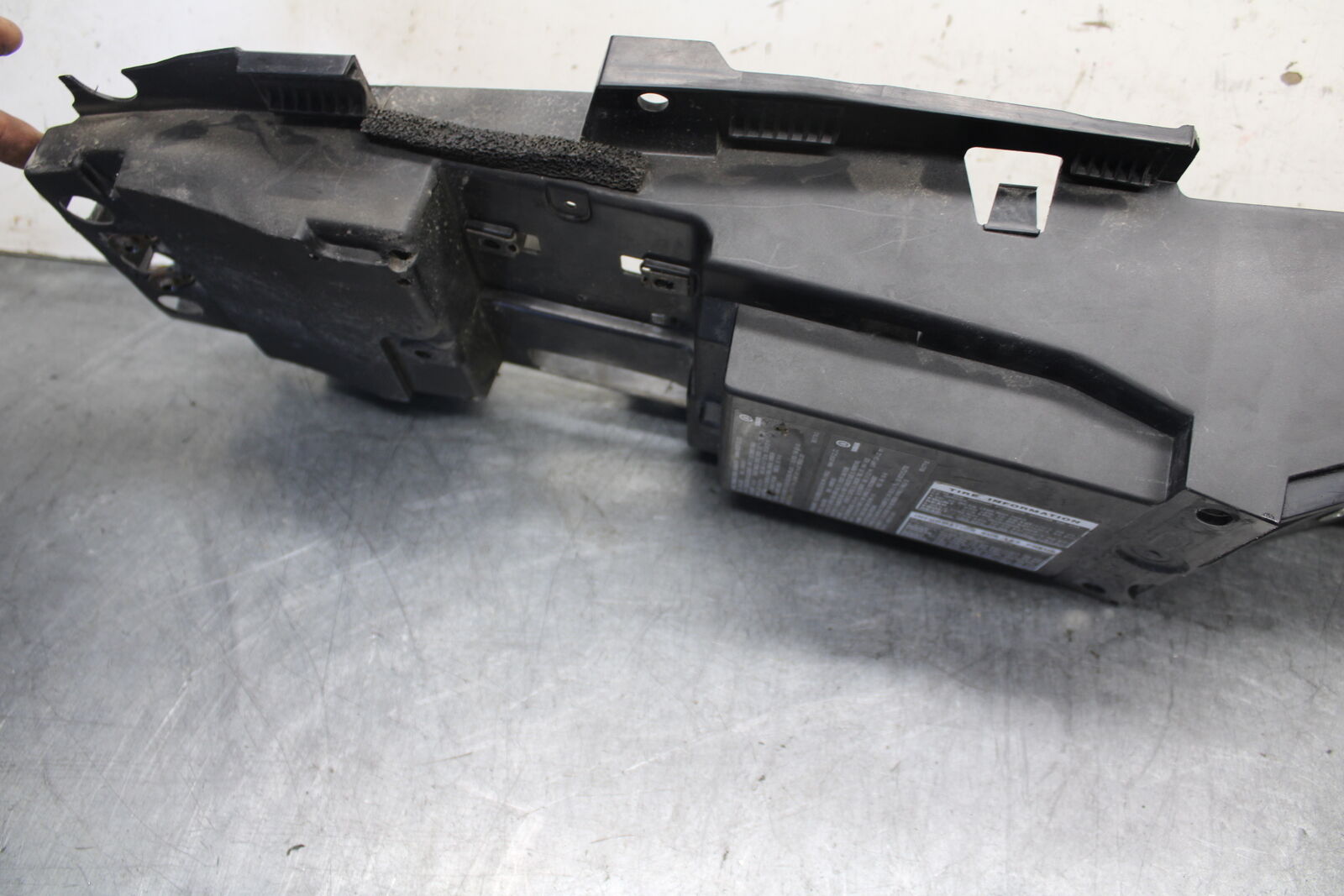16-21 YAMAHA XSR900 REAR BACK TAIL UNDERTAIL BATTERY TRAY PLASTIC BB664