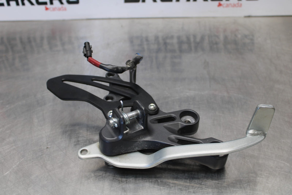 22-25 YAMAHA YZF R7 RIGHT REARSET REAR SET DRIVER FOOT PEG REST STOP BB182