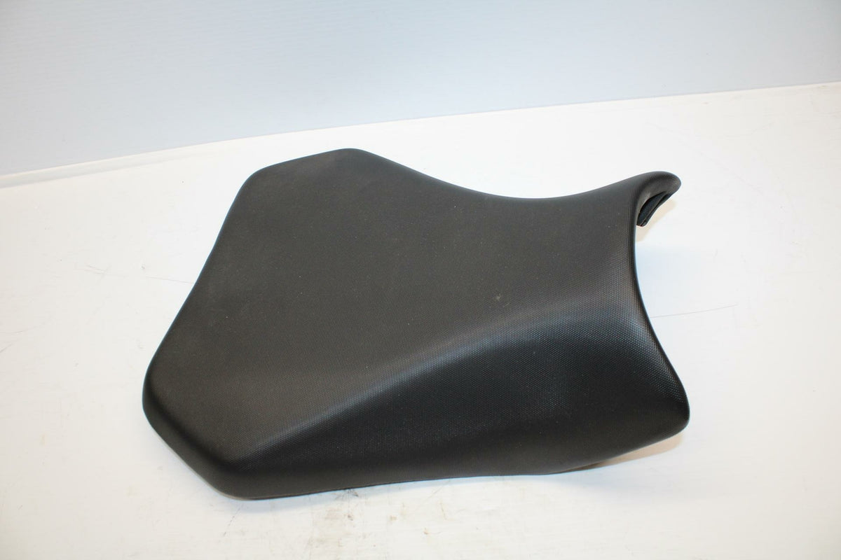 11-19 SUZUKI GSXR600 FRONT DRIVERS SEAT  SADDLE PILLION 45100-14J10-DW2 BB 241