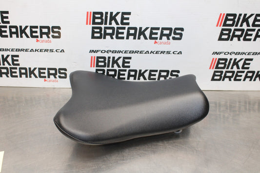 05-06 SUZUKI GSXR1000 FRONT DRIVERS SEAT PAD SADDLE PILLION BB857